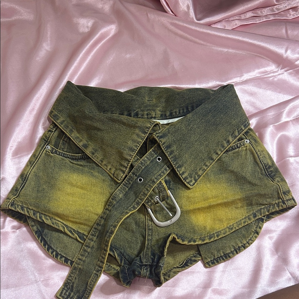 Stylish Women's Denim Shorts with Belt - Yellow
